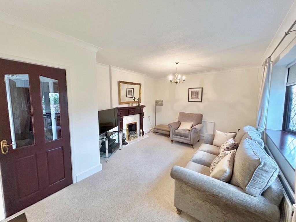 Property photo 3 of 16 Lounge.Jpg