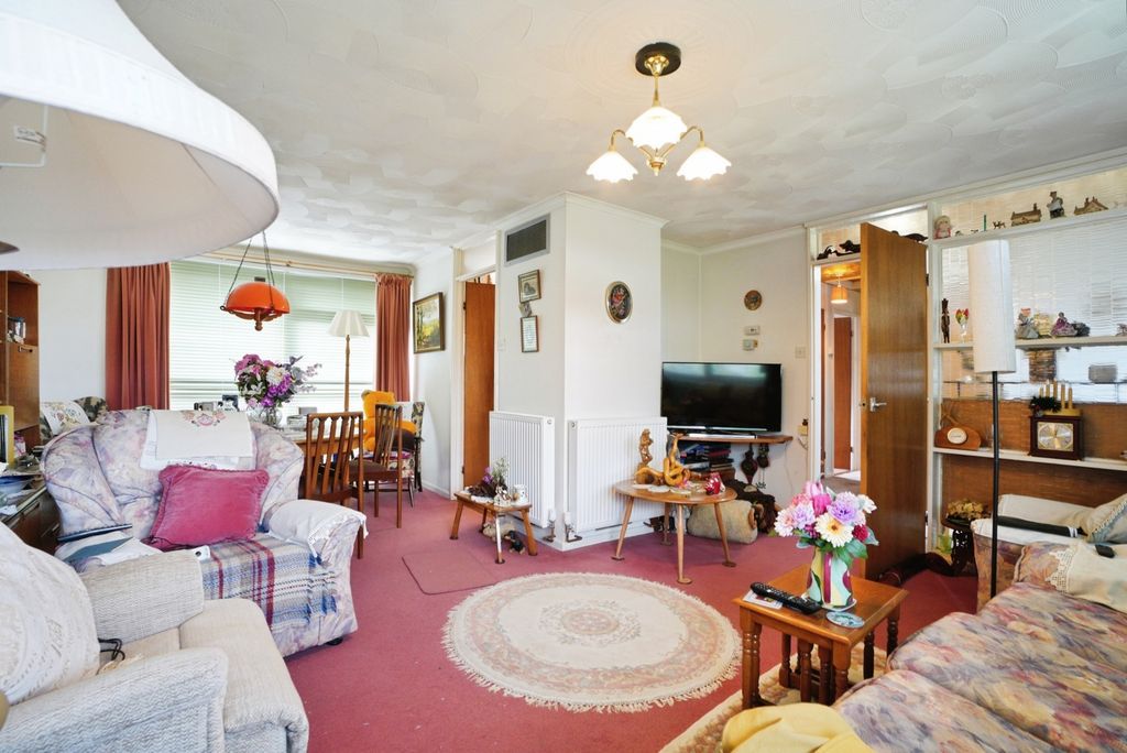 Property photo 2 of 17 Photo