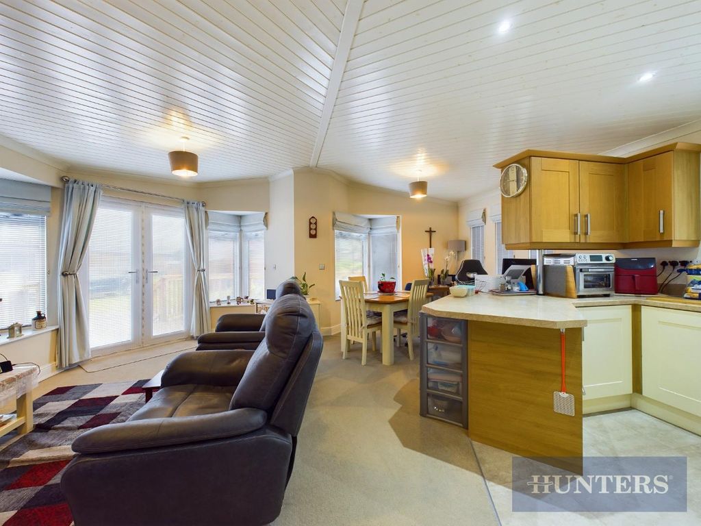 Property photo 2 of 15 Cam03407G0-Pr0254-Still014.Jpg