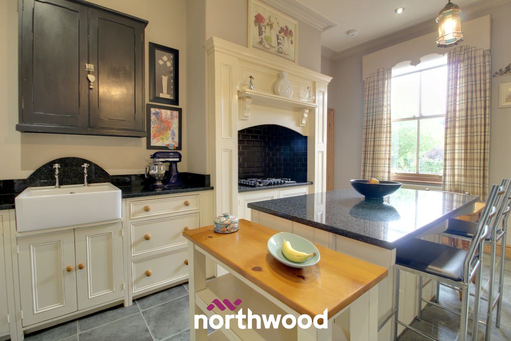 Property photo 2 of 68