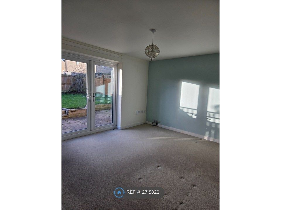 Property photo 2 of 11 Living Room