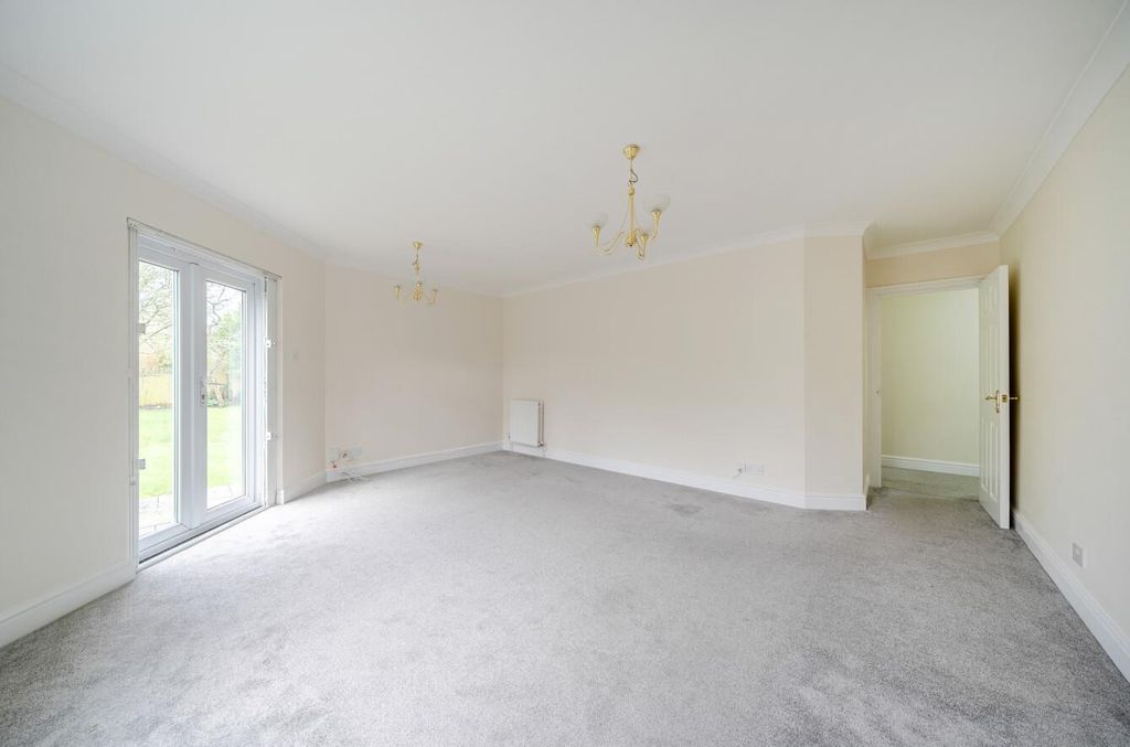 Property photo 2 of 16 Davidson Frost-Wellings, Dfw, Bartholomew Court, C