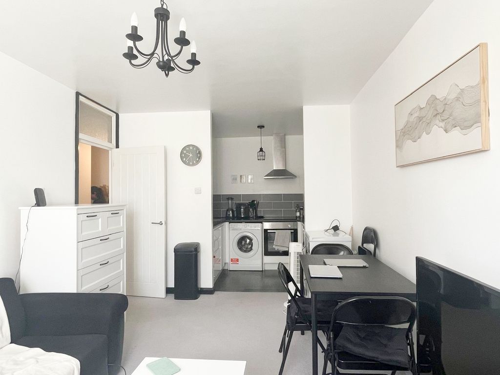 Property photo 1 of 10 Open Plan Living Room/Kitchen