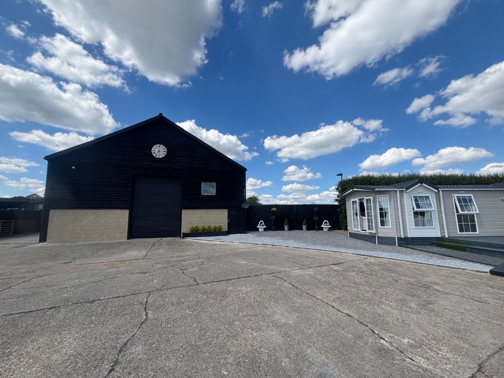 Property photo 1 of 16 4639370