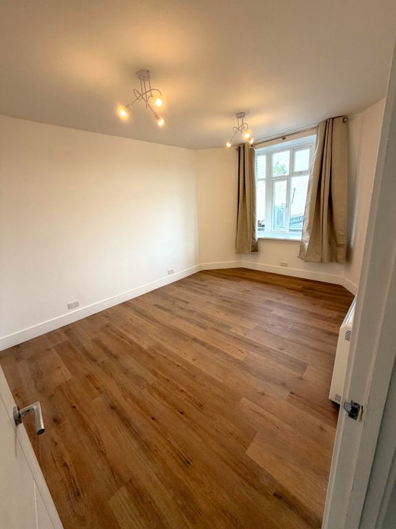 Property photo 2 of 10 8