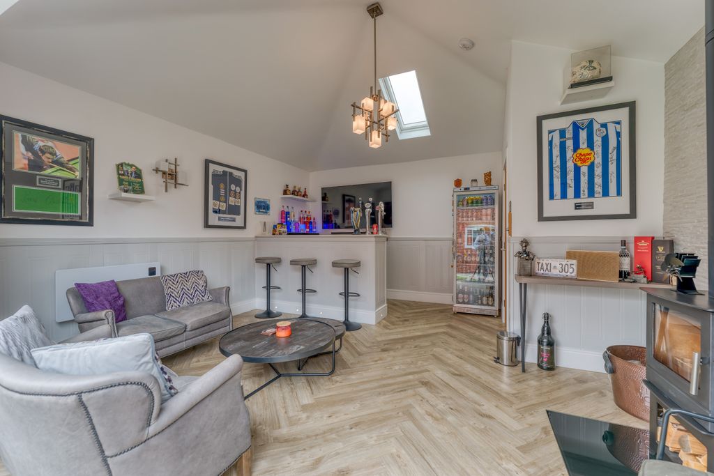 Property photo 3 of 21