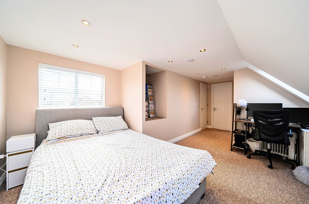 Property photo 3 of 22 1423105-8-69Aee12...