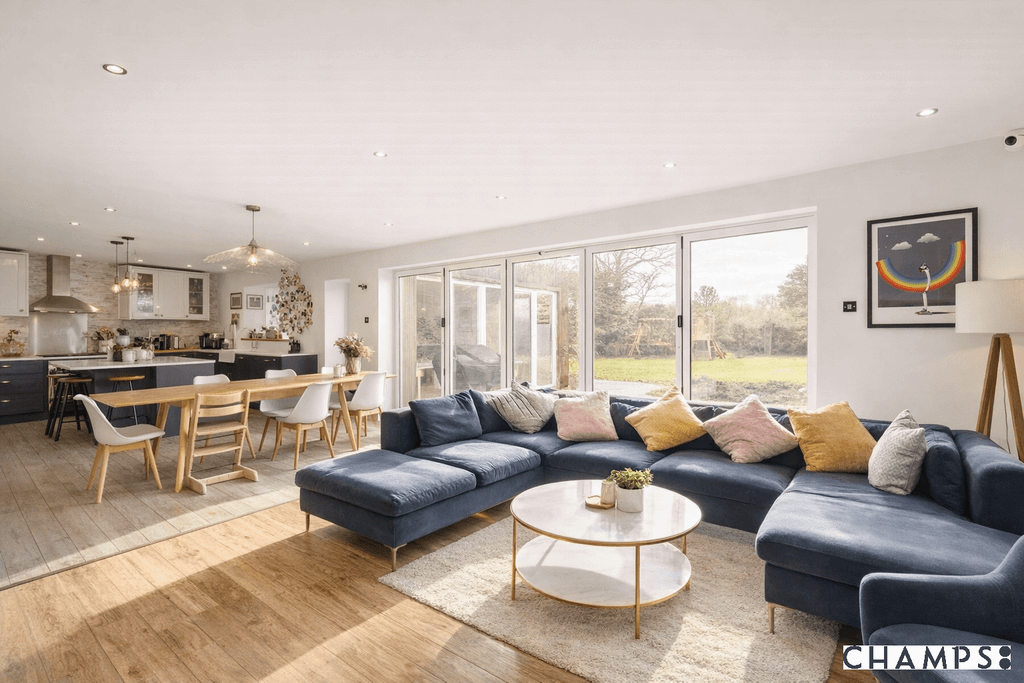 Property photo 2 of 8 Gallery