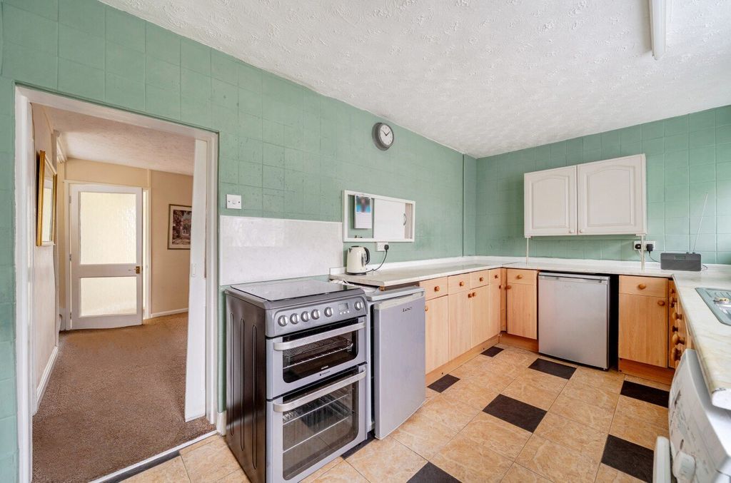 Property photo 3 of 14 Kitchen