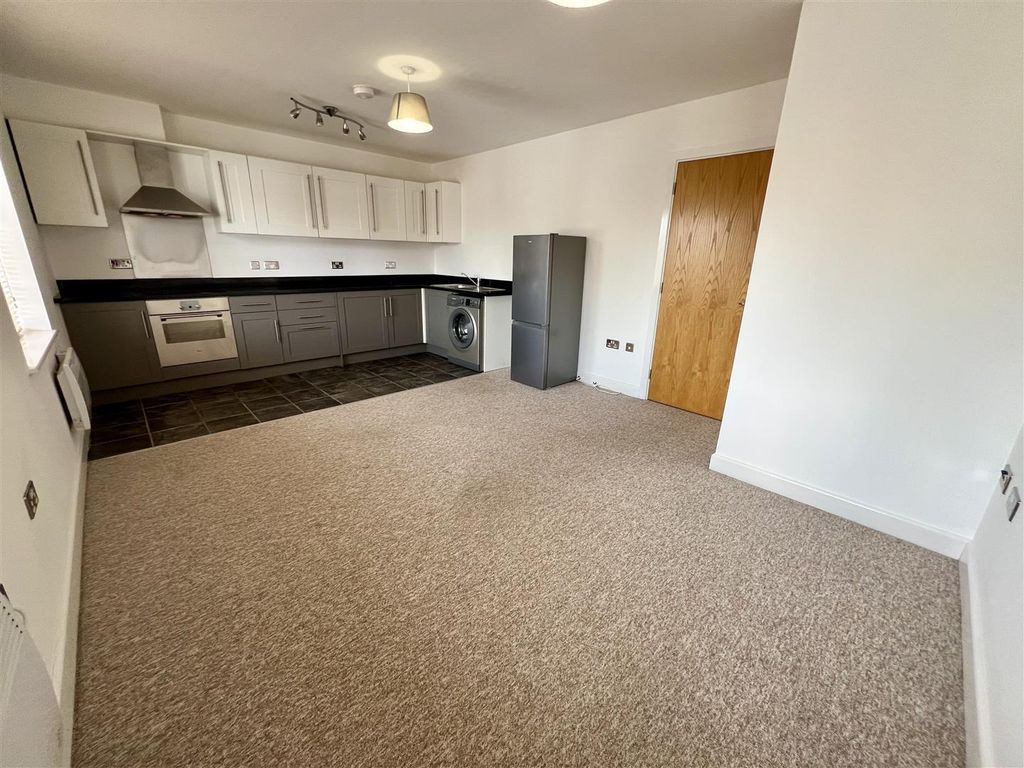 Property photo 2 of 8