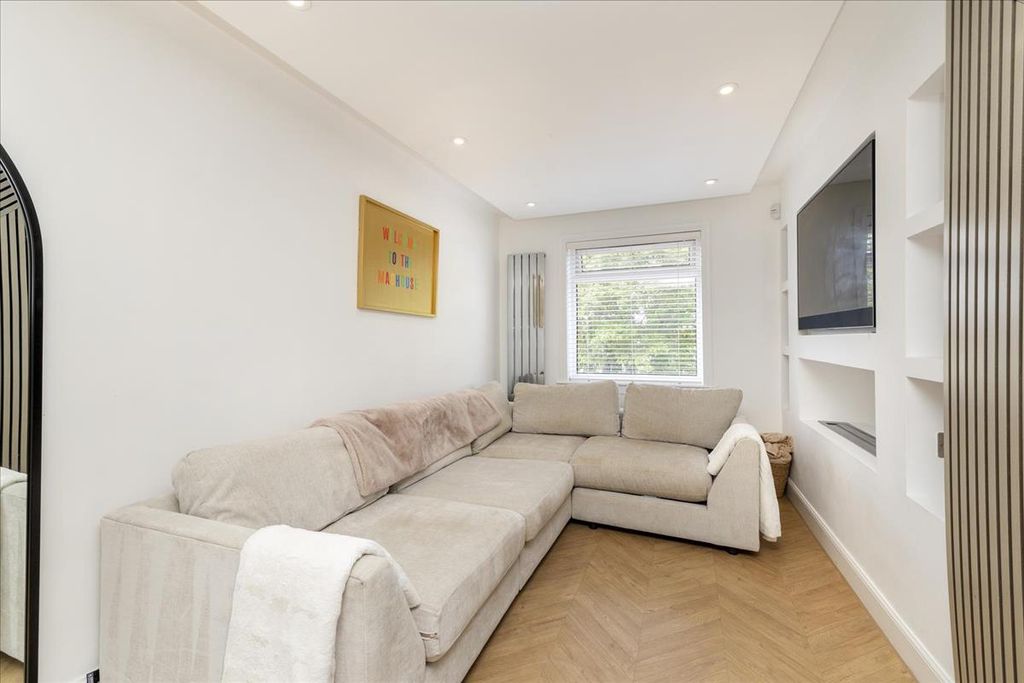 Property photo 3 of 37