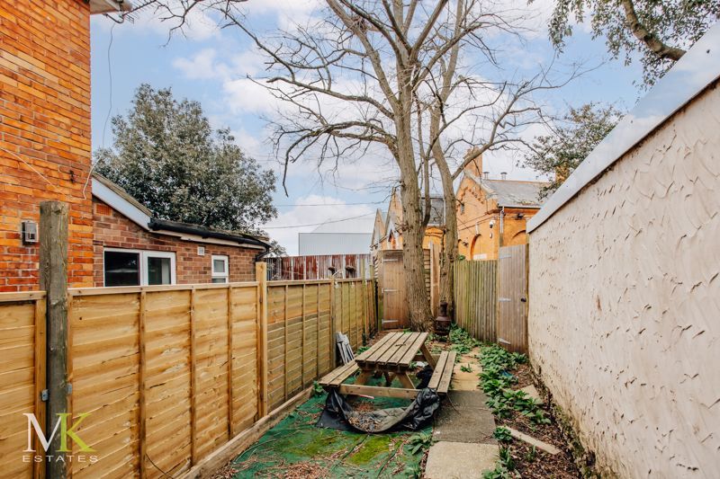 Property photo 2 of 7 Photo 4