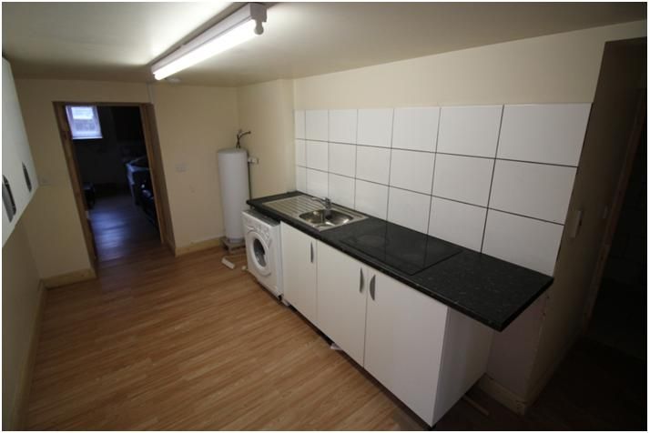 Property photo 1 of 4 Kitchen