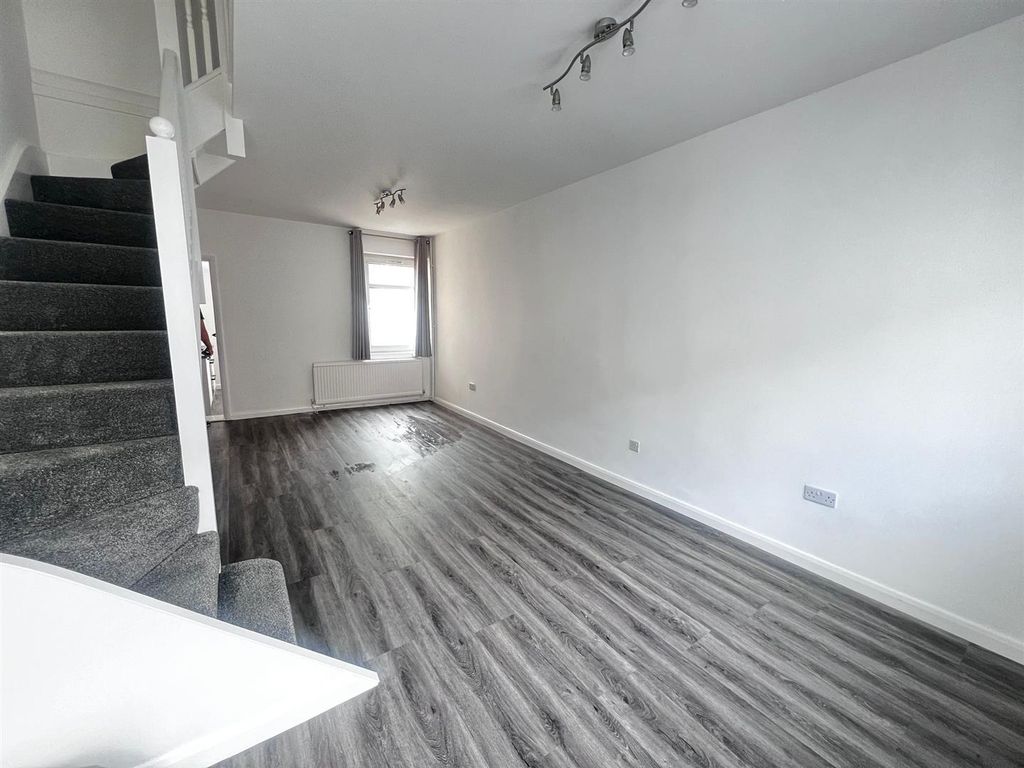 Property photo 1 of 7 Reception Room .Jpg