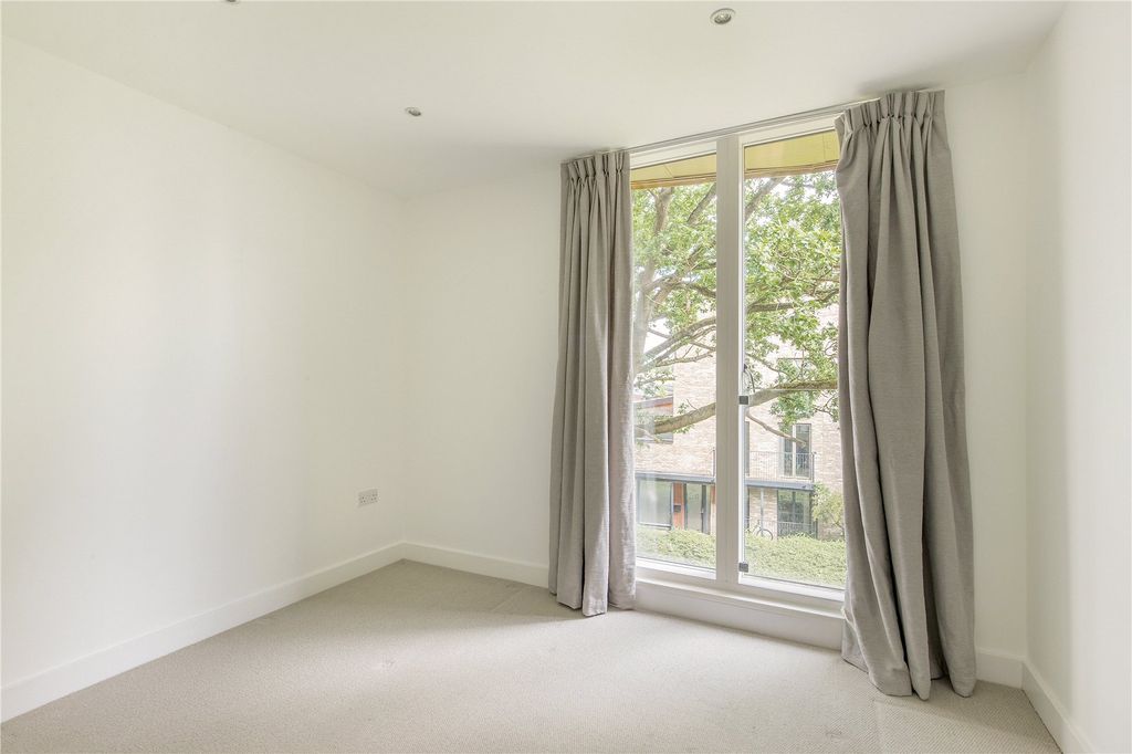 Additional image 8 of 3 bed flat for saleAberdeen Square, Cambridge, Cambridgeshire CB2