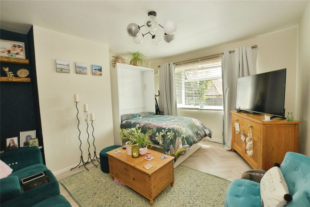 Property photo 3 of 19 Picture No. 06