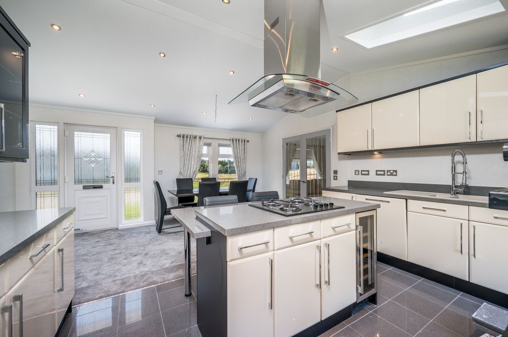 Property photo 3 of 16 Dining Kitchen
