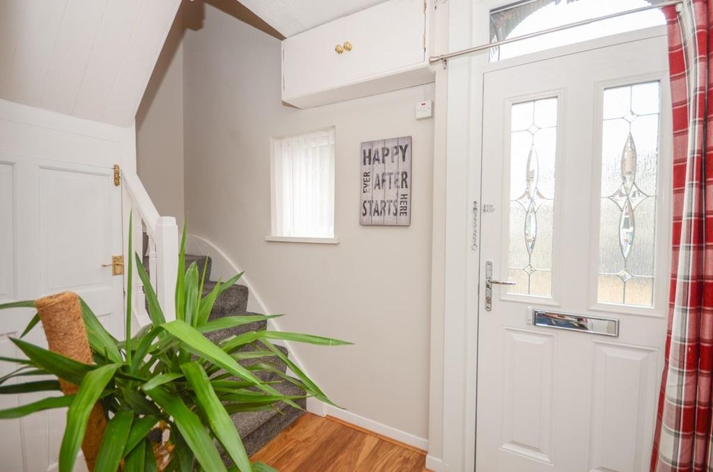 Property photo 2 of 19 Entrance Hall.Jpg