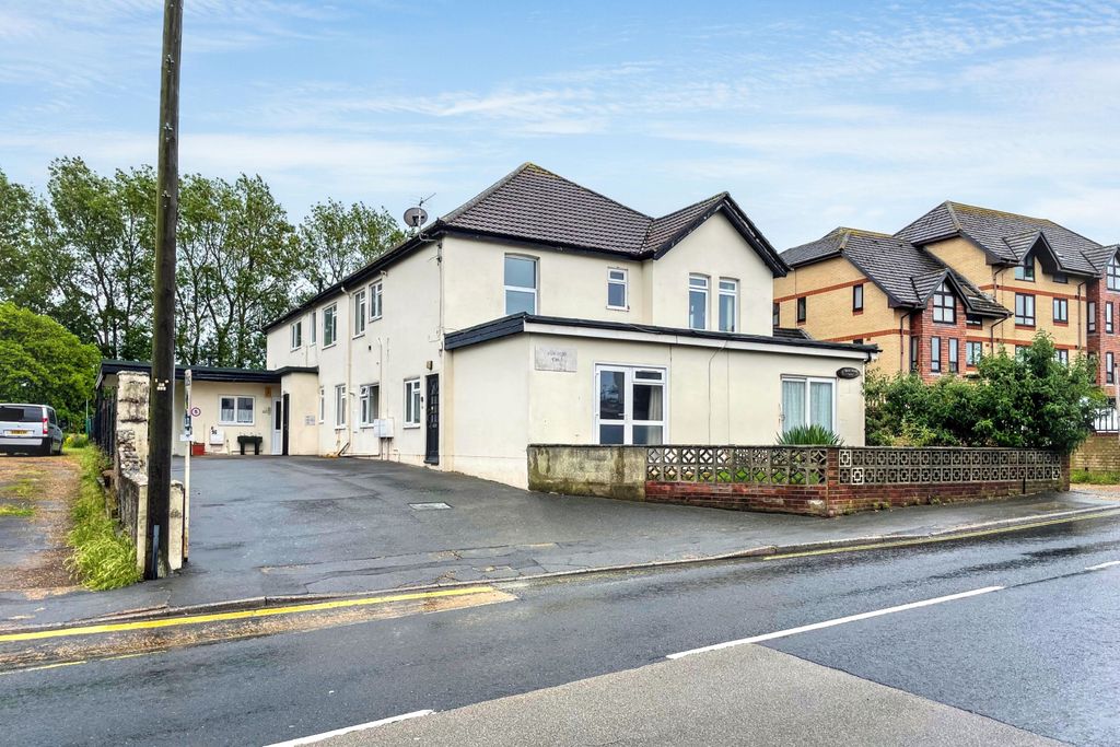 Property photo 1 of 9 6 Rostrevor Court, 96 Sandown Road, Sandown Po36 9Jx