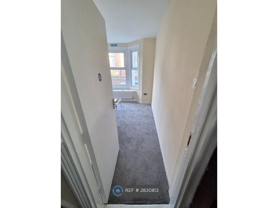 Property photo 2 of 28