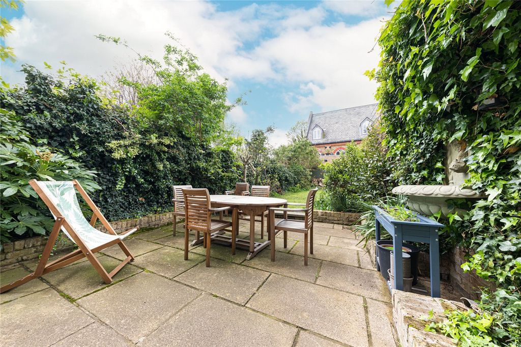 Property photo 2 of 21