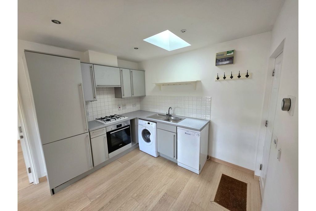 Property photo 3 of 8 Kitchen