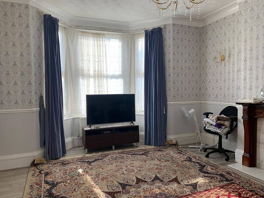 Property photo 2 of 11 Gallery