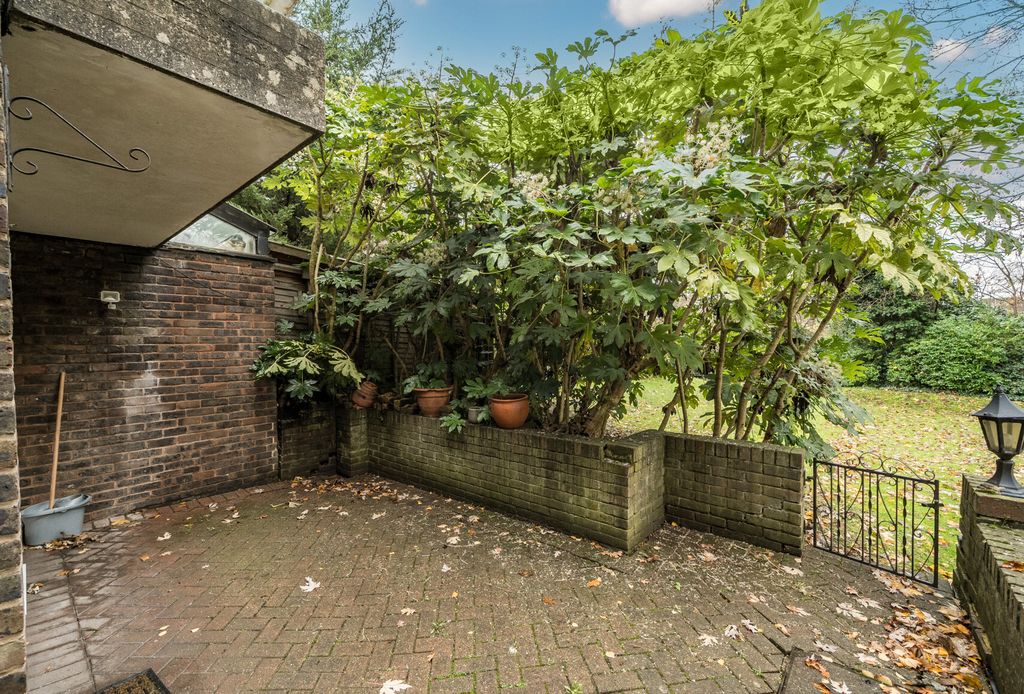 Property photo 3 of 12 1387648-12-693803...