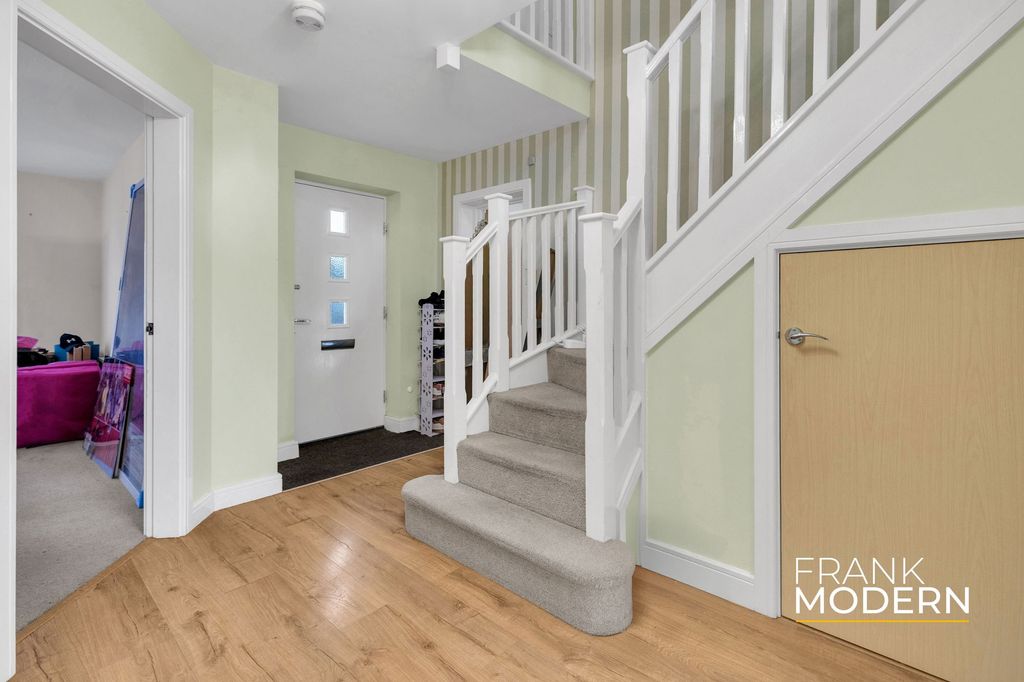 Property photo 2 of 50 Entrance Hall