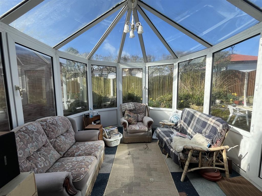 Property photo 3 of 17 Conservatory