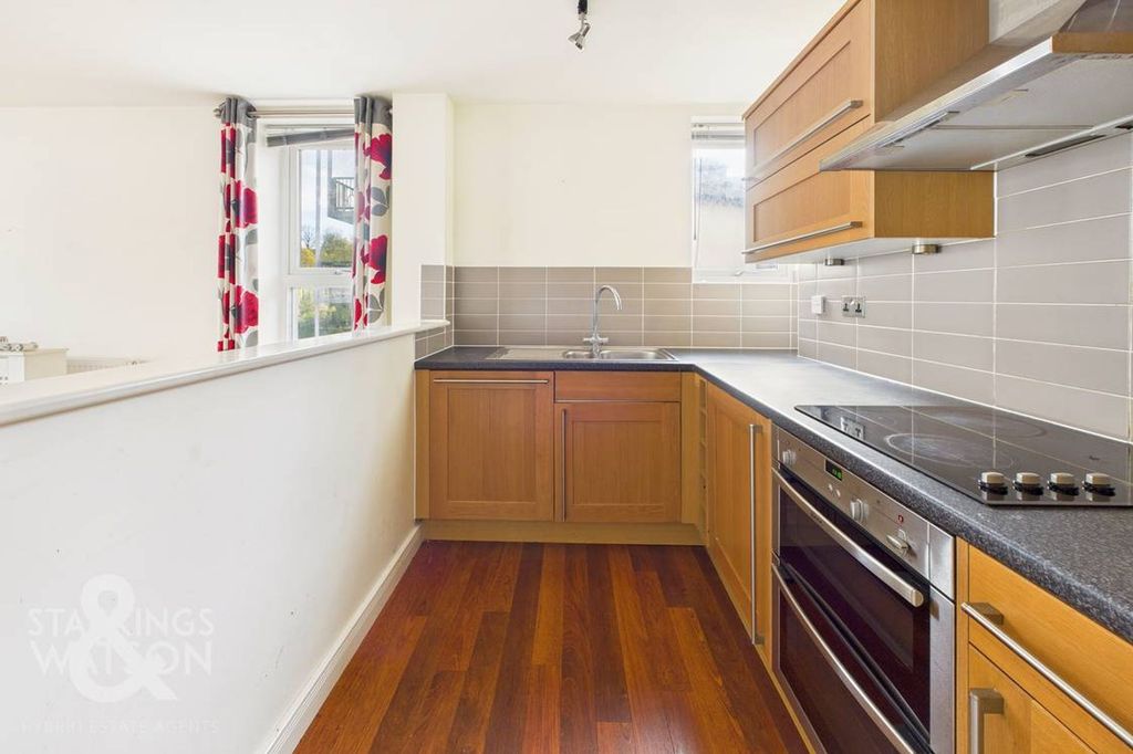 Property photo 3 of 18