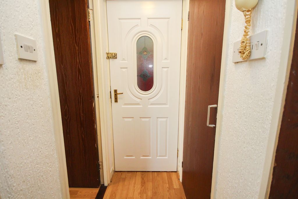 Property photo 3 of 14 28 Redcraig Rd - Small Redone-07