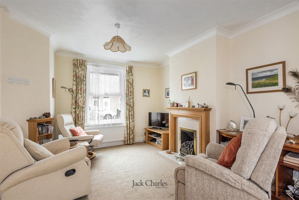 Property photo 2 of 15 9 Dernier Rd, Tn10 3En 002.Jpg