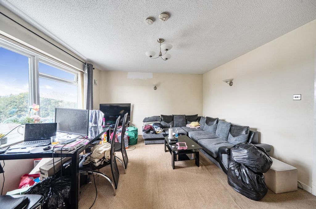 Property photo 3 of 8 -6Acd465F9Edeb-l-1528991 (4).Jpg