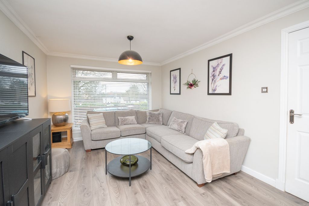 Property photo 2 of 15 Lounge