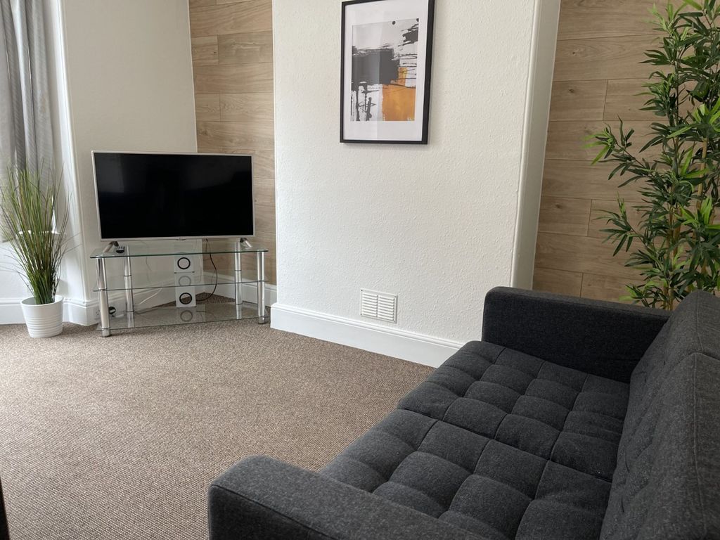 Property photo 1 of 9 Lounge