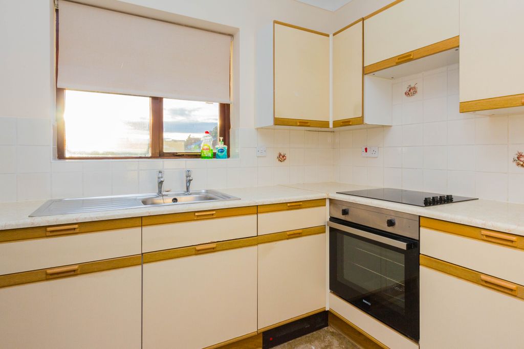 Property photo 2 of 5 Kitchen