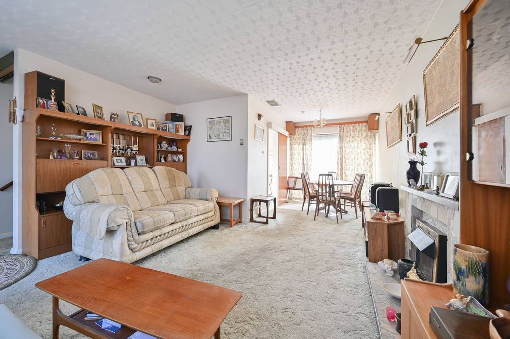 Property photo 3 of 23