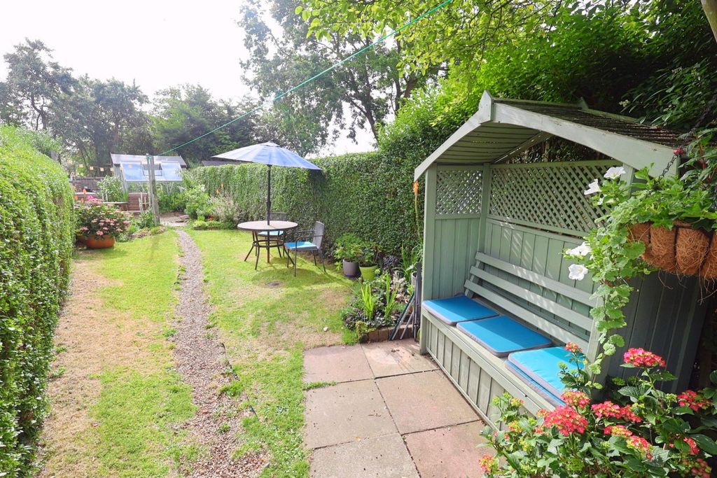 Property photo 2 of 11 Externlly