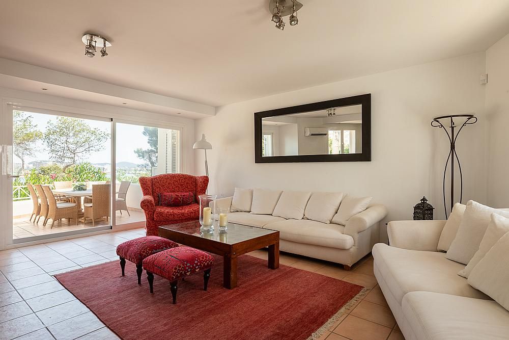 Property photo 3 of 42