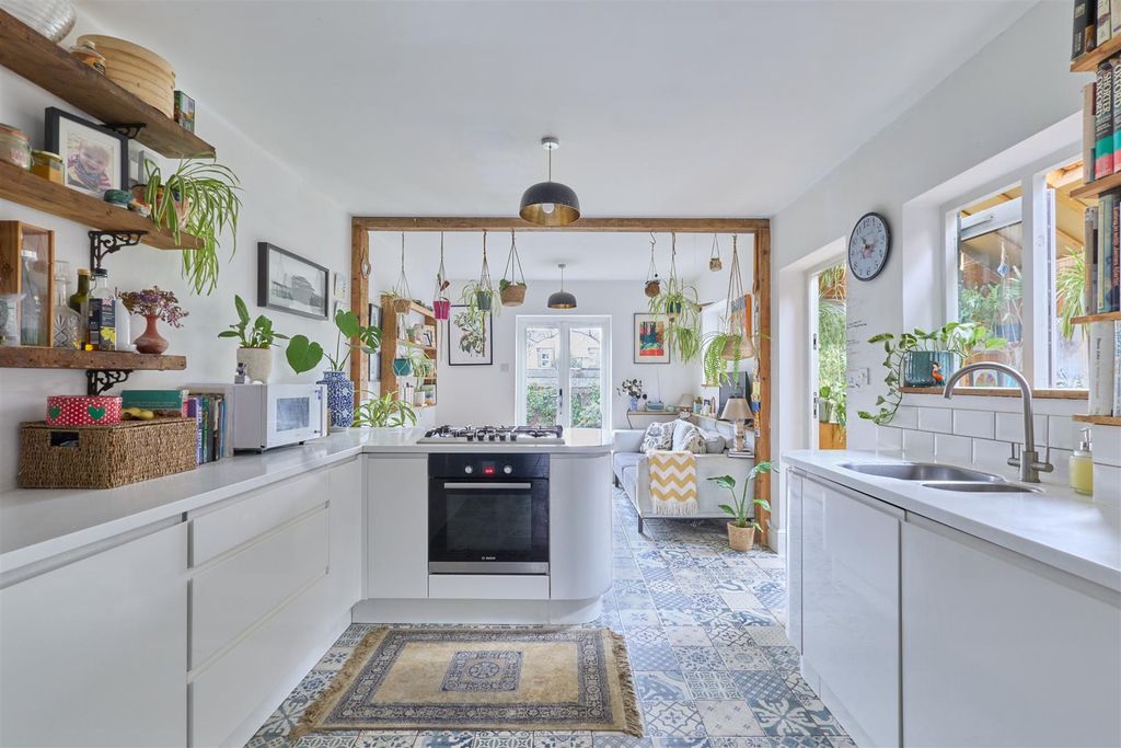 Property photo 2 of 22 28 Abbey Road 1302260003.Jpg