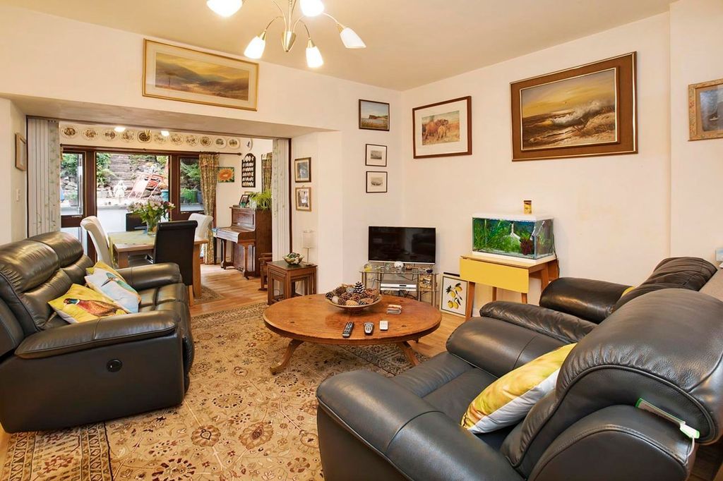 Property photo 3 of 12