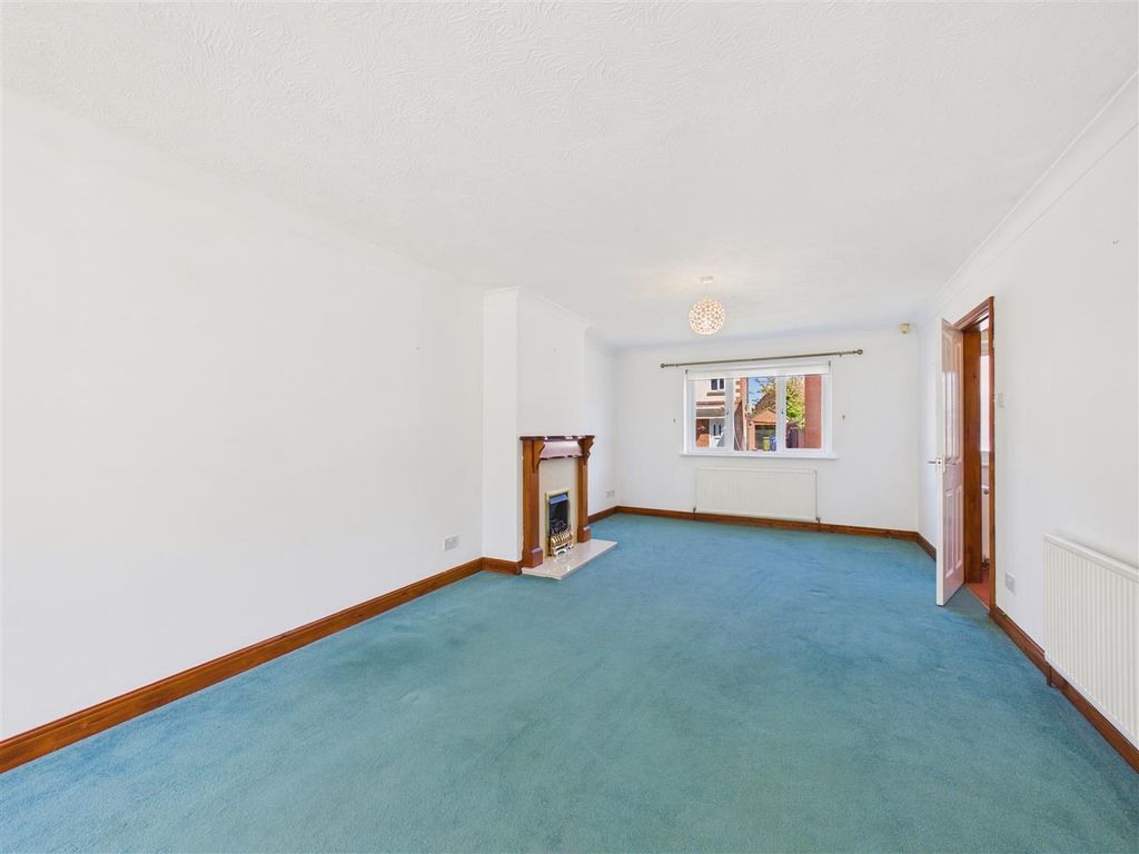 Property photo 3 of 11 Living Room