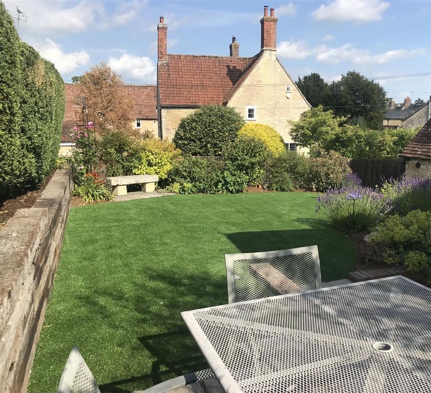 Property photo 3 of 19 Garden Summer 2024