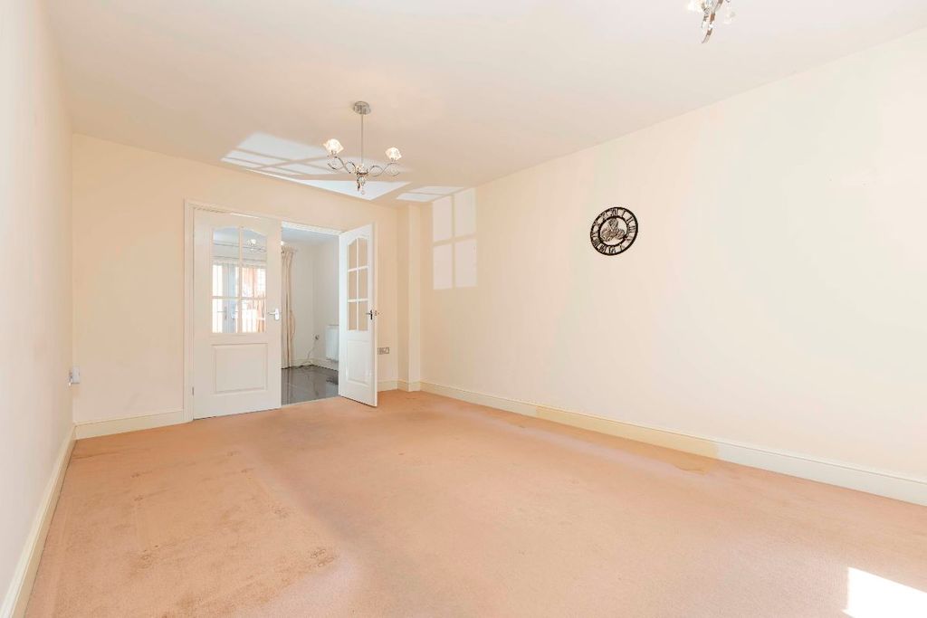 Property photo 3 of 33