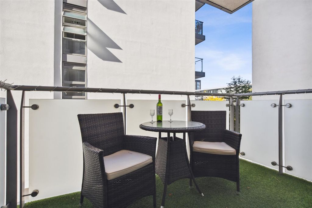 Property photo 3 of 12 0d24cd7d-9cd9-4991-A22A-c4A041B97dc3Gchbf - 214 La