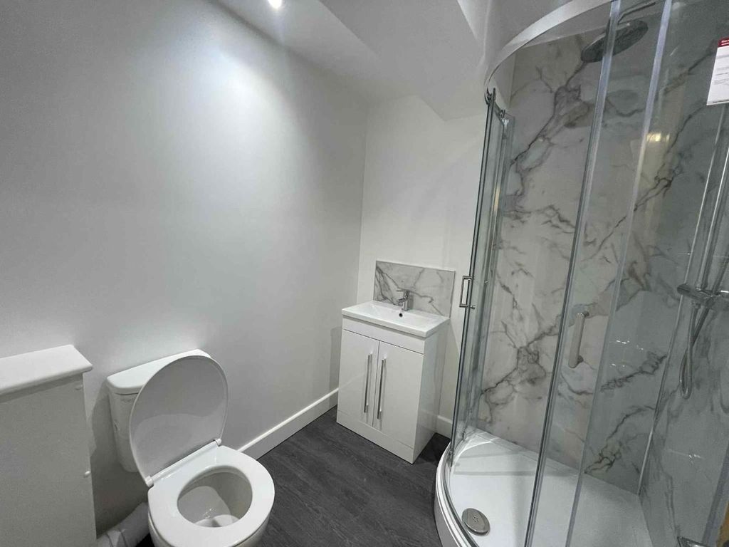 Property photo 3 of 8 Bathroom.Jpg