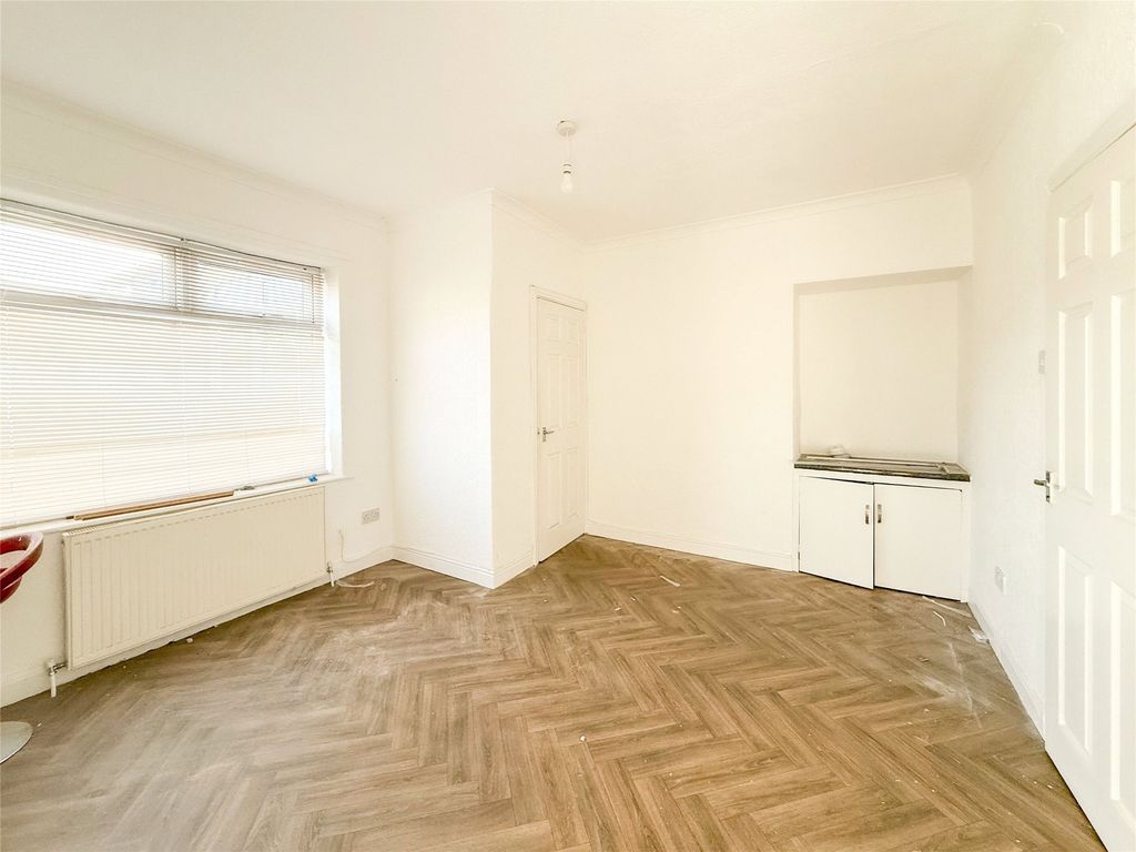 Property photo 2 of 7 Lounge