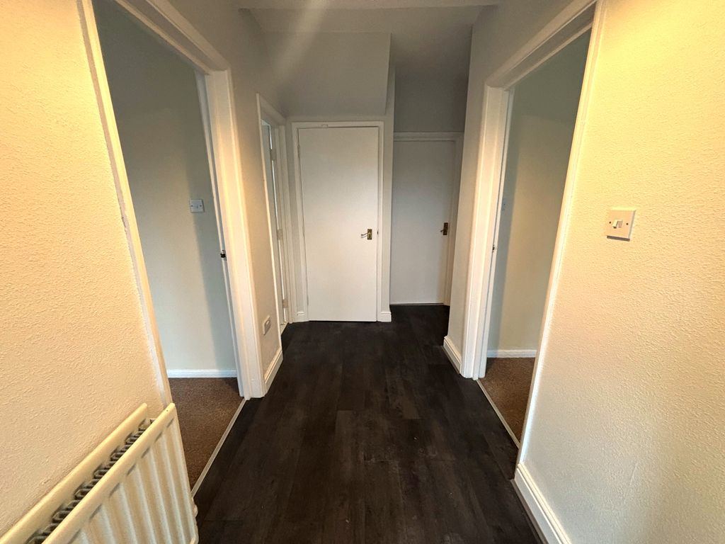 Property photo 2 of 10 Hallway