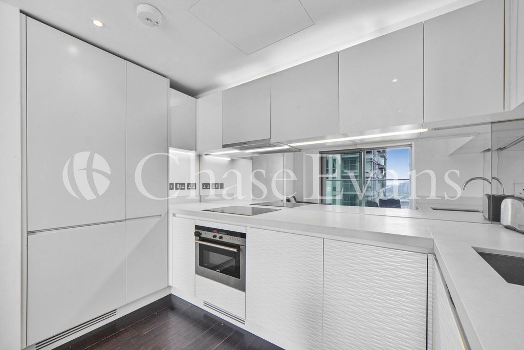 Property photo 2 of 17 Kitchen